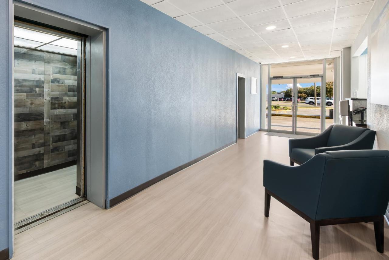 Hometowne Studios By Red Roof Newport News - Hampton West 外观 照片
