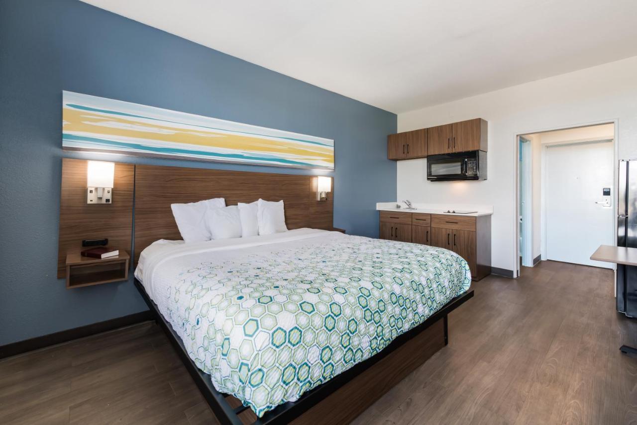 Hometowne Studios By Red Roof Newport News - Hampton West 外观 照片